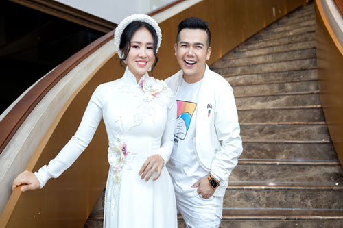 Lê Phương tái xuất làm mẫu cho NTK Minh Châu