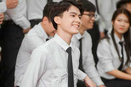 Hot boy Học viện Tòa án điển trai trong ảnh kỷ yếu chia tay giảng đường