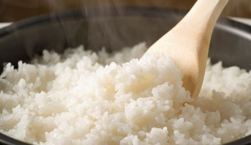 6 mẹo giúp bà nội trợ xử lý nhanh nồi cơm bị khê