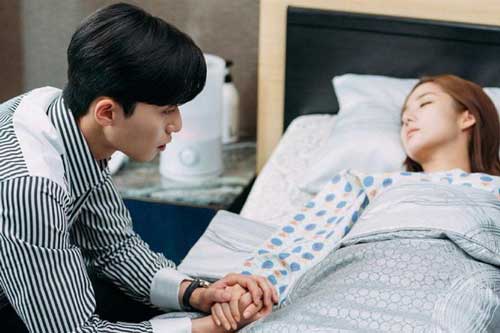 Vợ đau đẻ một ngày đêm mới sinh được, trong lúc tôi vui mừng định bế con thì cô ấy níu tay thều thào một câu khiến tôi run bắn