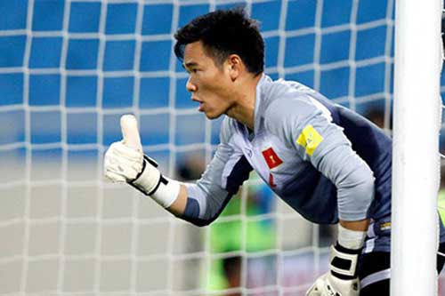 21 trận giữ sạch lưới, Nguyên Mạnh có đánh bại được Văn Lâm?