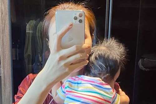 Đàm Thu Trang khoe đặc điểm đáng yêu mới của con gái đầu lòng