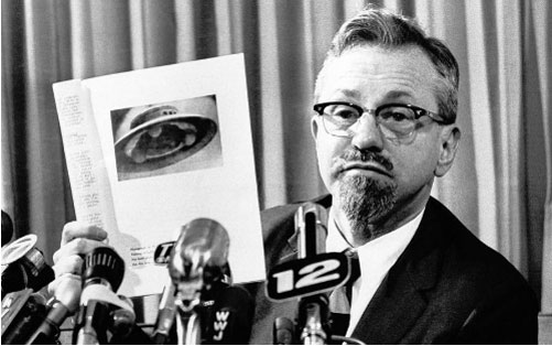 J. Allen Hynek: Nhà thiên văn đầu tiên phân loại UFO