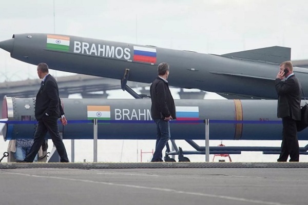 &#x1EA4;n &#x110;&#x1ED9; th&#x1EED; nghi&#x1EC7;m th&#xE0;nh c&#xF4;ng t&#xEA;n l&#x1EED;a h&#xE0;nh tr&#xEC;nh BrahMos t&#x1EEB; ti&#xEA;m k&#xED;ch Su-30