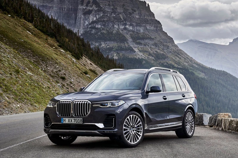 BMW X7.