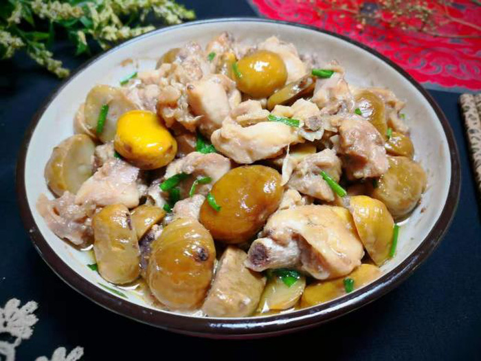 Cách làm món thịt gà hấp hạt dẻ ngon lạ khó cưỡng