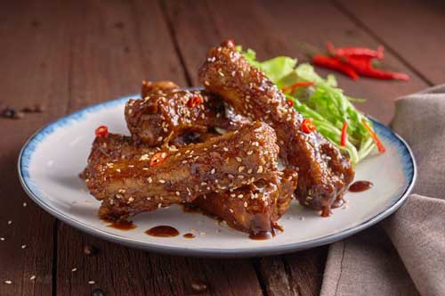 Người Singapore có cách làm món sườn thơm ngon chỉ nhờ một nguyên liệu cực kỳ quen thuộc