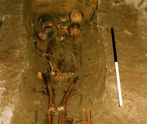 "Rùng mình" khi biết được sự thật về mộ cổ "tù trưởng 6 đầu"