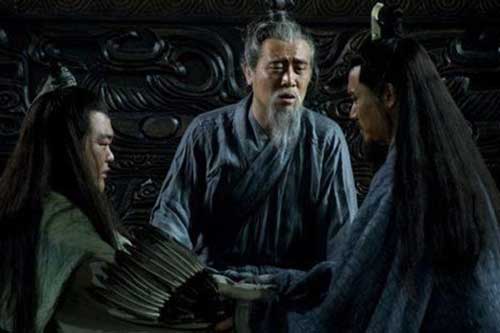 Vì sao Lưu Bị trước lúc qua đời lại trao binh quyền cho Lý Nghiêm chứ không giao cho Gia Cát Lượng?