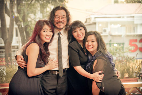 Con gái 22 tuổi, cao 1,7 m của ca sĩ Cẩm Vân