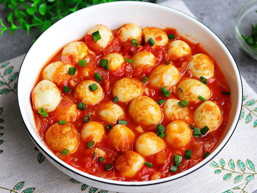 Cách làm món trứng cút sốt cà chua đơn giản, rẻ tiền mà ngon không ngờ