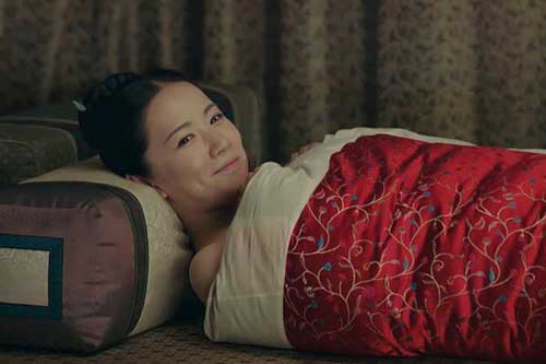 Các phi tần phải cởi bỏ trang phục và quấn chăn kín người trước khi được thái giám đưa đến hầu hạ Hoàng đế, nguyên nhân là vì sao?