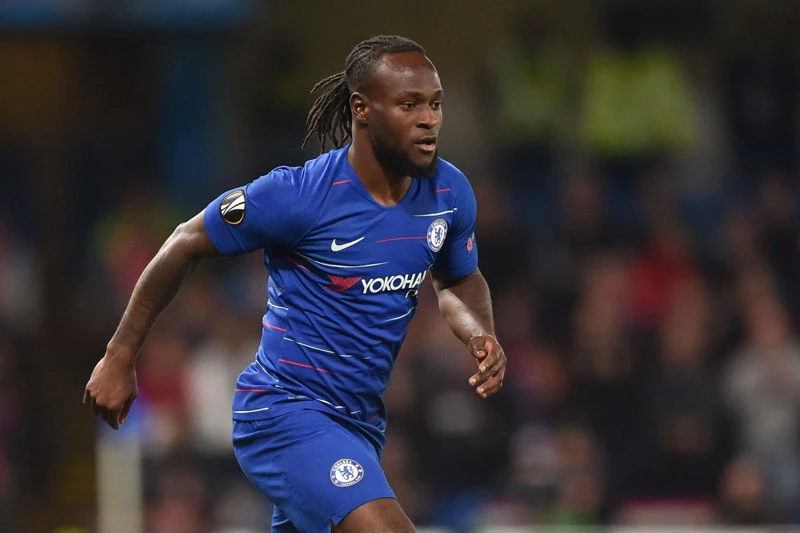 Hậu vệ phải: Victor Moses (Chelsea).