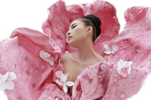 "Cát đỏ" kết thúc phát sóng, Thúy Diễm hào hứng tung bộ ảnh quyến rũ, ngọt ngào cùng dự án khủng sắp ra mắt