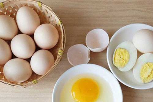 Thả trứng vào nước muối bạn sẽ thấy điều bất ngờ xảy ra