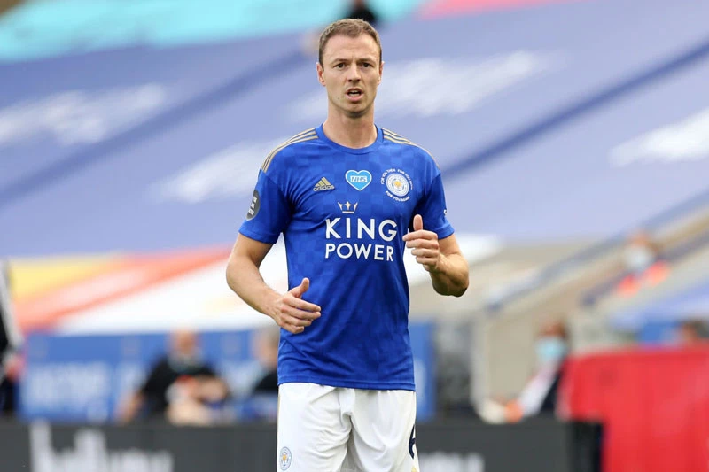 Trung vệ: Jonny Evans (Leicester City).