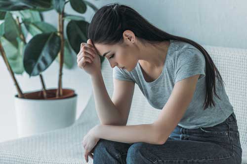 Nghe anh trai bảo chị dâu đột ngột mắc bệnh tâm thần, tôi tức tốc thu dọn định đưa chị đi viện thì chị ghé vào tai tôi nói một câu sửng sốt