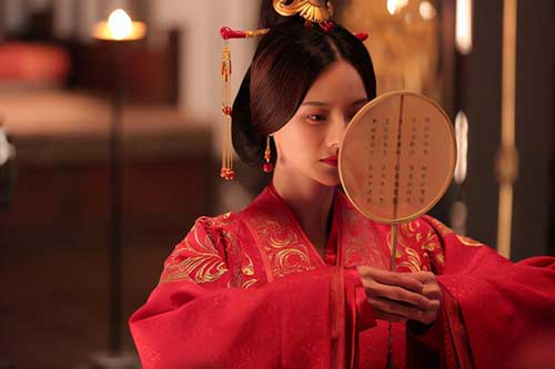 Chuyện về nữ nhân suýt lên kiệu hoa 5 lần: 5 tân lang đều chết trước khi thành thân, được làm Hoàng hậu nhờ thú chơi đá gà của cha ruột