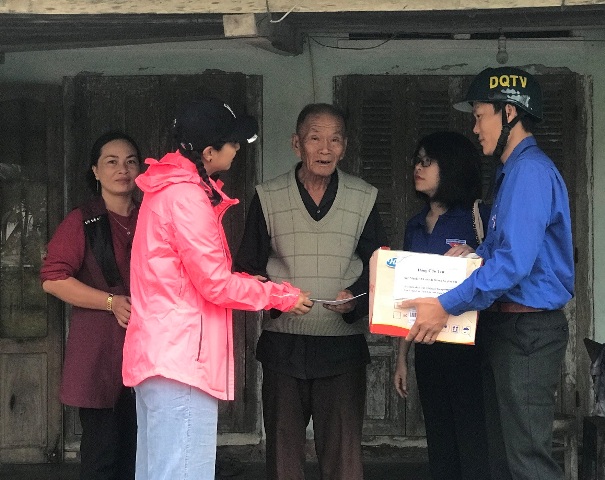 Canon Việt Nam cùng 30 doanh nghiệp chung tay ủng hộ người dân vùng lũ