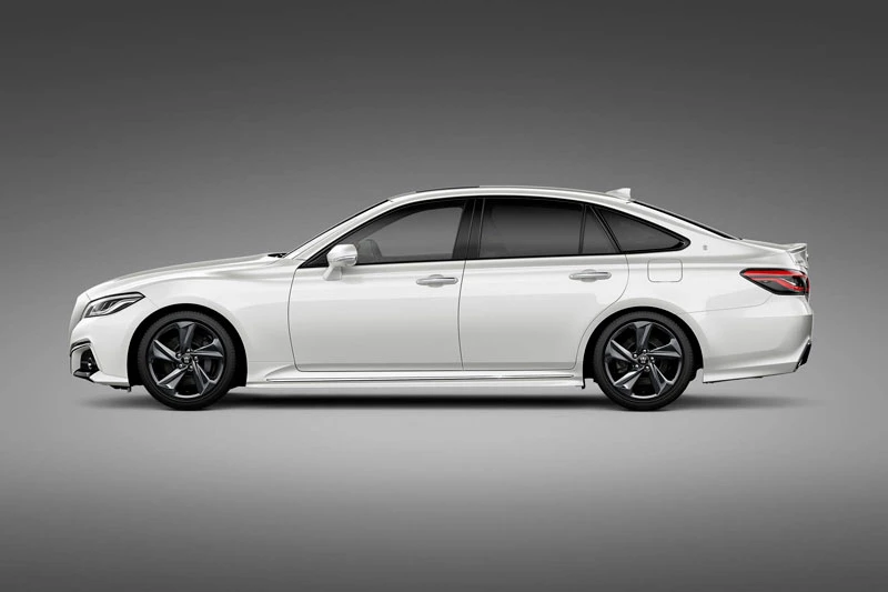 9. Toyota Crown (doanh số: 73.320 chiếc). 