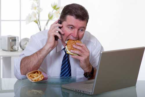 4 thói quen khi ăn khiến dạ dày của bạn bị bào mòn, giảm thọ