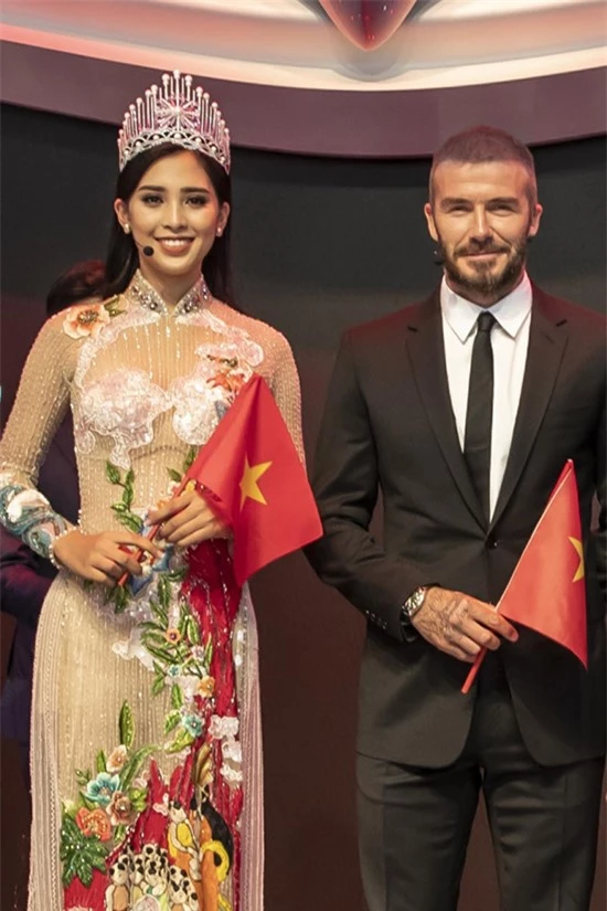 Sau khi đăng quang, cô một mặt chuẩn bị cho Miss World 2018 và một mặt tích cực chạy show. Tiểu Vy là một trong số ít người đẹp có mặt tại một buổi ra mắt xe hơi cùng cựu danh thủ David Beckham tại Pháp hồi tháng 10/2018.
