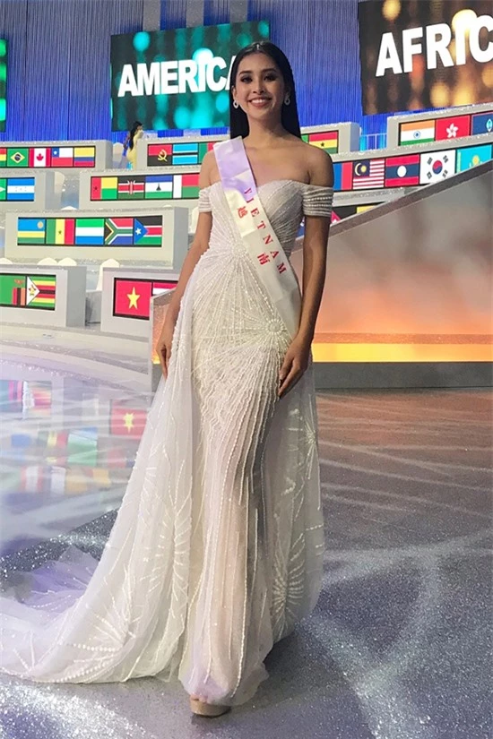 Tháng 11/2018, Tiểu Vy đại diện Việt Nam tham dự Miss World. Cô chuẩn bị rất nhiều váy áo và các tiết mục tài năng cho sân chơi này. Tiểu Vy kỳ vọng vào Top 12 chung cuộc nhưng chỉ dừng lại ở top 30 nhờ lọt Top 5 trong phần thi Người đẹp nhân ái.