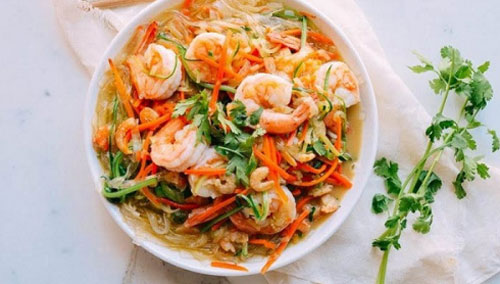 Đổi vị cuối tuần với món miến xào tôm mềm dai, không bết dính