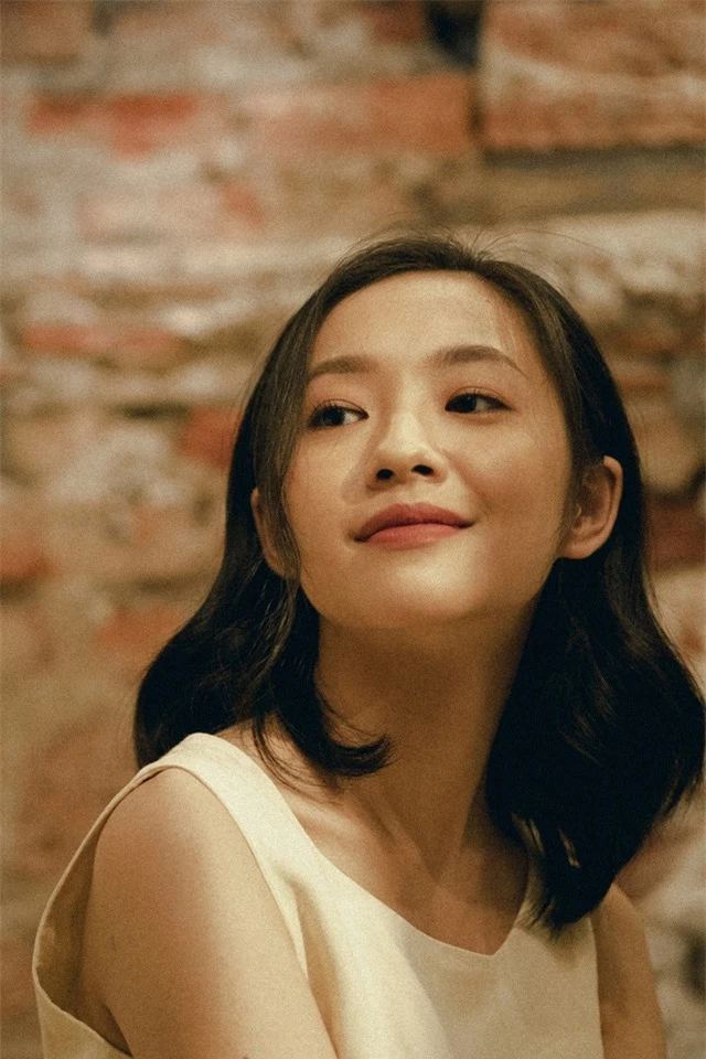 Nhan sắc cô gái đóng vai người tình Dao Ánh của Trịnh Công Sơn - Ảnh 7.