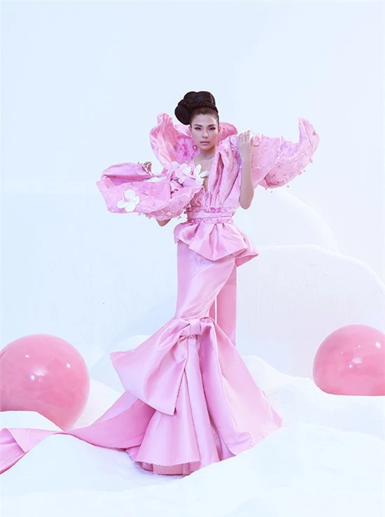 Bộ ảnh do stylist Kye, chuyên gia trang điểm Thái Vũ Tài Ngân hỗ trợ thực hiện.