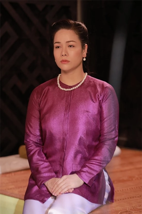 Nhật Kim Anh từng gặt hái thành công với hình tượng vai diễn người con gái Nam Bộ, gần nhất là phim Tiếng sét trong mưa. Do đó, cô nhập vai nhanh chóng với vai diễn khách mời ở MV Mắt chị.