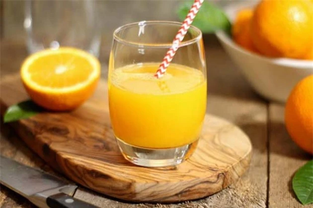 Uống nước cam tốt cho sức khỏe giàu vitamin C