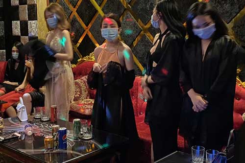 TP.HCM: Karaooke không phép "chọn" tiếp viên dương tính ma túy phục vụ khách