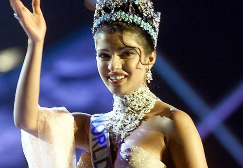 Hoa hậu Thế giới 2000 lần đầu kể về sự cố trang phục trong đêm chung kết 20 năm trước