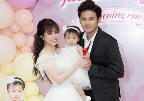 Anh Tài - Vũ Ngọc Ánh mừng thôi nôi con gái