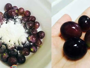 Không thể ngờ, rửa rau quả bằng loại bột làm bánh này còn sạch hơn cả muối, chị em nhớ thực hành ngay