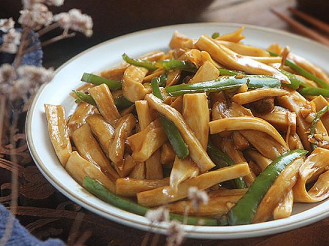 Cách làm món nấm đùi gà xào ngon hơn cả thịt cá