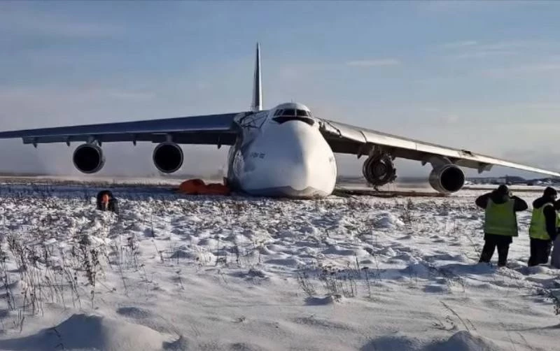 Chiếc An-124 của Nga khó lòng có thể sử dụng tiếp sau vụ tai nạn. Ảnh: TASS.
