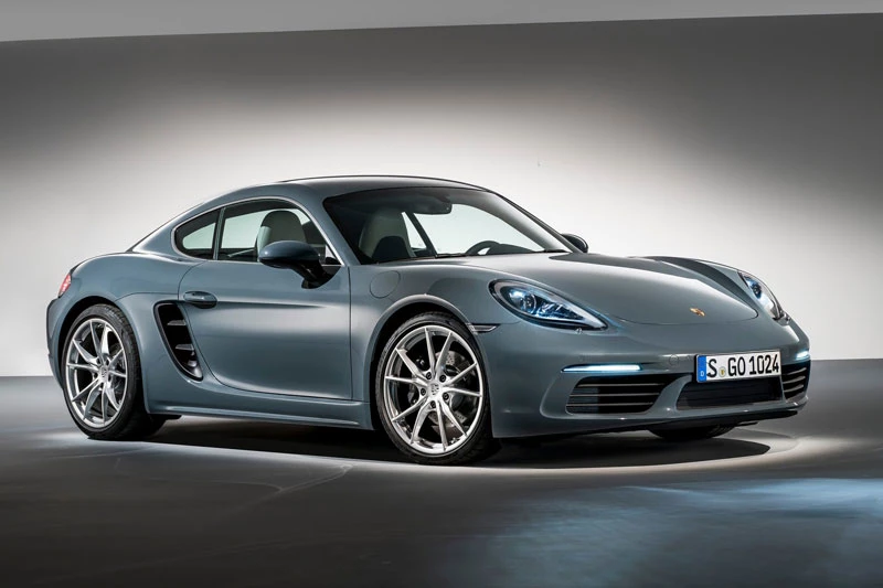 2. Porsche 718 Cayman 2020 (giá khởi điểm: 57.500 USD, công suất: 300 mã lực, điểm tổng thể: 8,8/10).