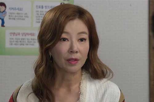 Ngày nào cũng bị mẹ chồng gọi điện làm phiền lúc nửa đêm khiến bản thân khó chịu vô cùng, nhưng khi biết được sự thật thì tôi chết lặng