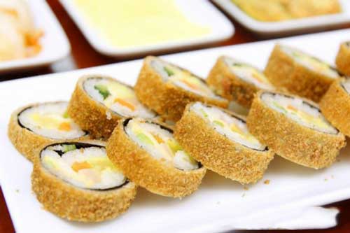 Ấm áp những ngày đầu đông với món Gimbap chiên nóng giòn