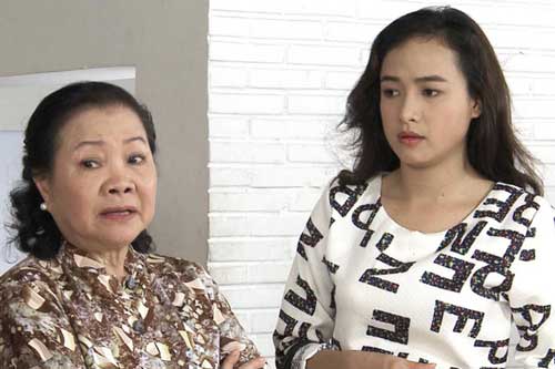 Về quê biếu tiền mẹ chồng, nào ngờ tôi bị bà đưa một quyển vở ô ly chi chít chữ kèm đề nghị gây sốc