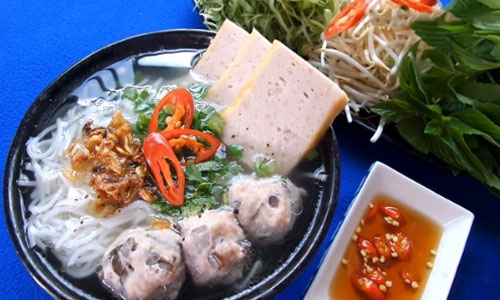 Học lỏm cách nấu bún mọc miền Nam ai ăn cũng khen ngon