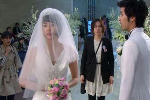 Vui mừng đi đám cưới sếp trong công ty, lúc chú rể xuất hiện tôi 'chết lặng' không tin nổi đó chính là người yêu mình