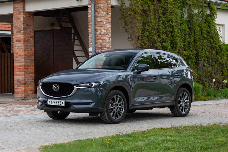 1. Mazda CX-5 2020 (giá khởi điểm: 25.190 USD, điểm tổng thể: 8,6/10).