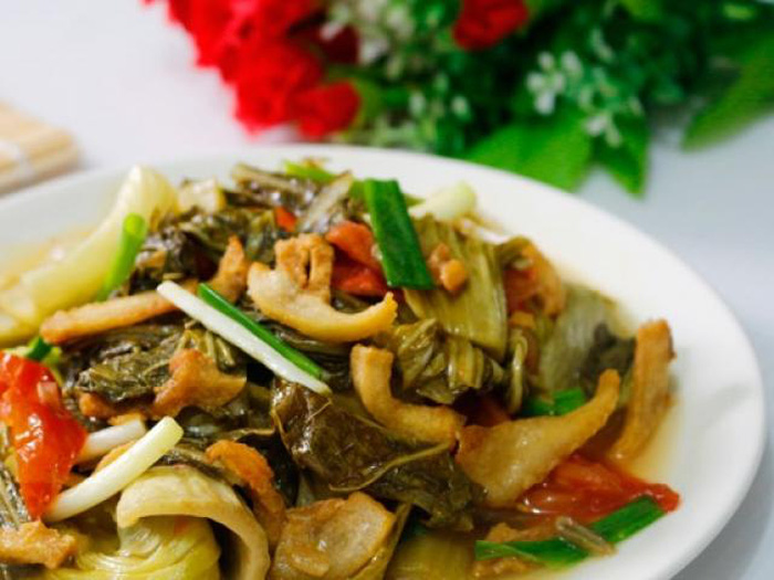 Cách làm 6 món với dưa chua thơm ngon cực hợp ngày mưa lạnh