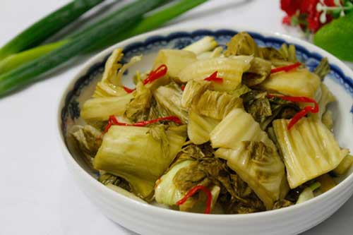 Mẹo muối dưa ngon giòn, vàng ruộm, không bị lên men