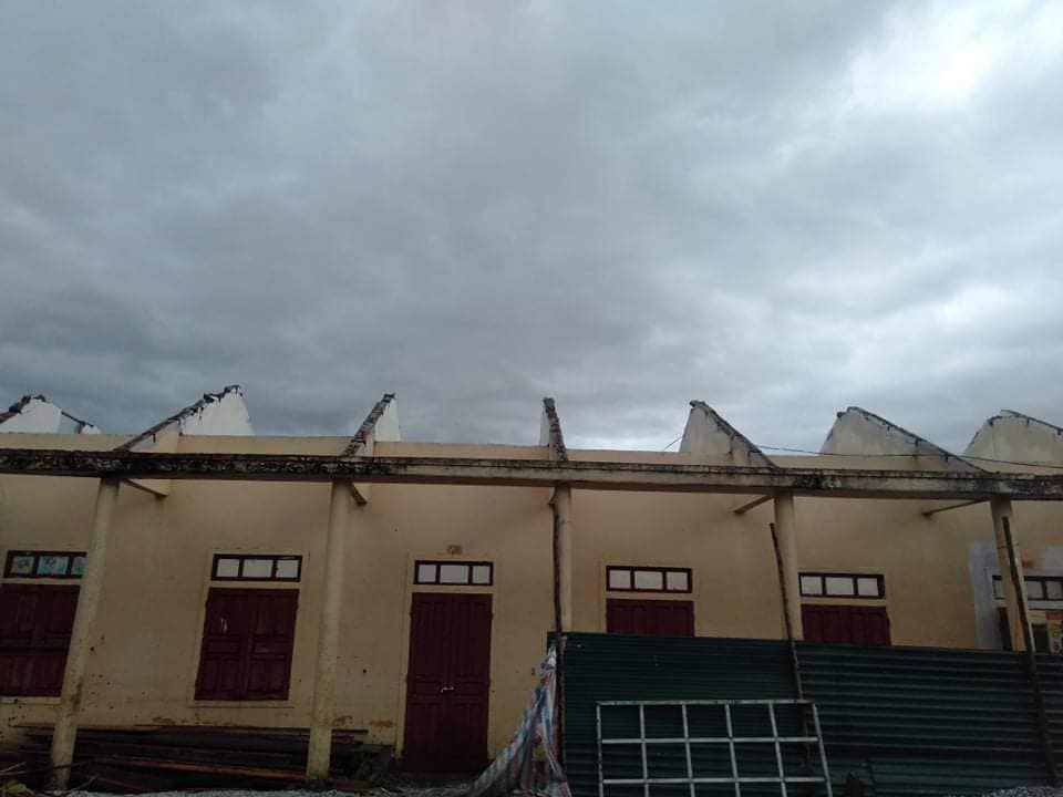 Quảng Bình: 1.876 ngôi nhà bị tốc mái và 8 người bị thương 