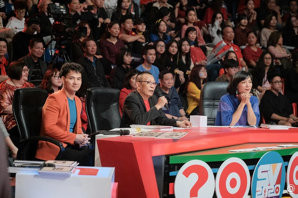 Hình 4:(Từ trái qua phải) Nghệ sĩ hài Xuân Bắc, MC gạo cội của VTV - nhà báo Lại Văn Sâm và đạo diễn phim Nguyễn Hoàng Điệp là ba trong những giám khảo của SV 2020.