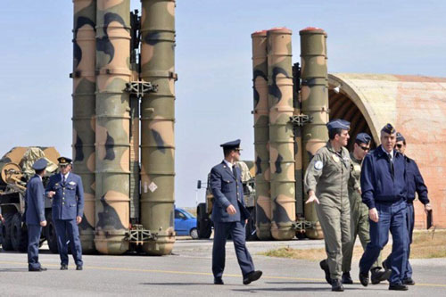 S-300 bản nâng cấp và S-400 sẽ ra sao khi ‘so găng’ với nhau?
